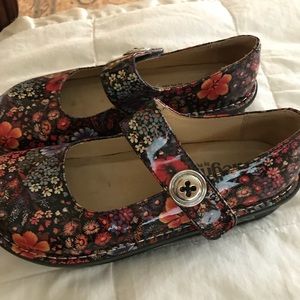 Nurses ALEGRIA multi colored shoes SIZE 7